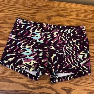 Fleo shorts size small